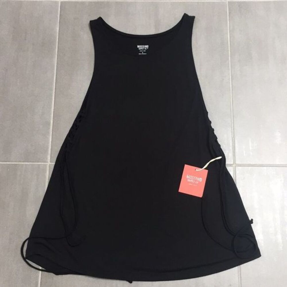 🍒5-$50 Women’s Black Tank Top
w/ Tied Up Sides
by Mossimo
Size Small
NWT